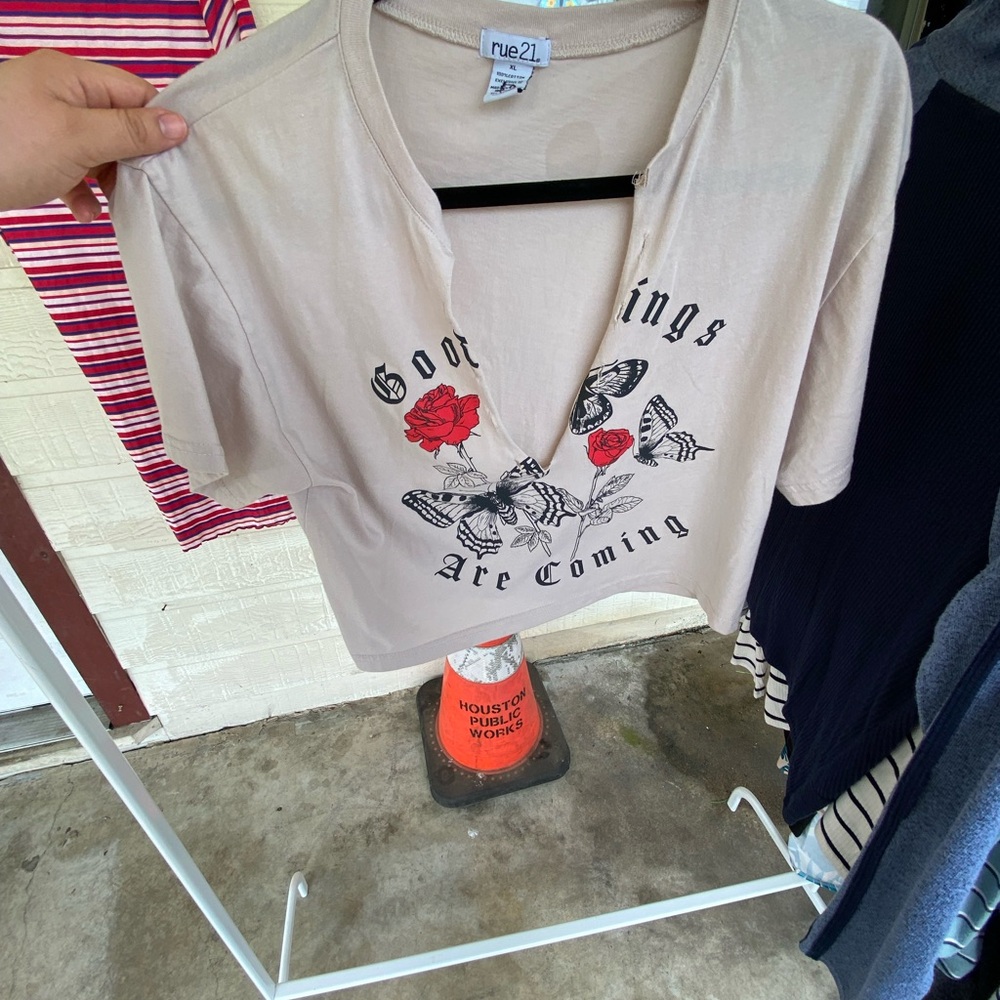 Rue21 Beige Graphic Tee with Red Accents
